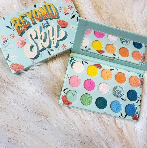 Beyond the Sky 15 Color Eyeshadow Palette from Kara Beauty - Picture 2 of 3